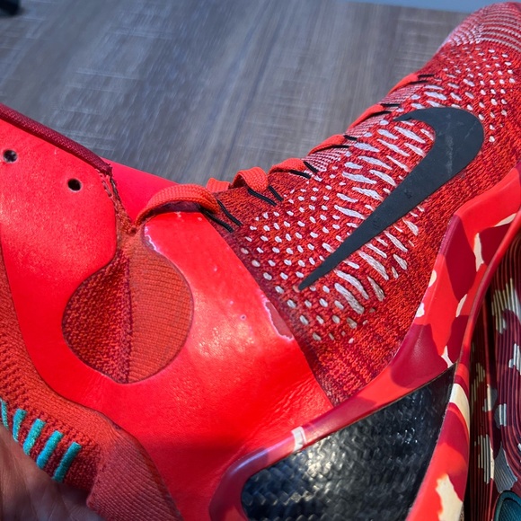 Nike Kobe 9 Elite Christmas 2014 Mens Athletic Sneaker Size 8.5 Red 630847-600 - Picture 6 of 9